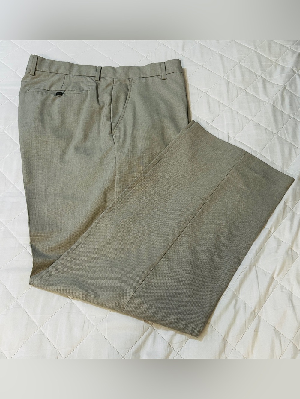 Banana Republic Men’s Dress Pants in Light Taupe. 35x30